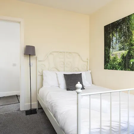 2 Bed Near Heuston Station شقة *