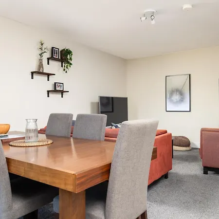 2 Bed Near Heuston Station شقة *